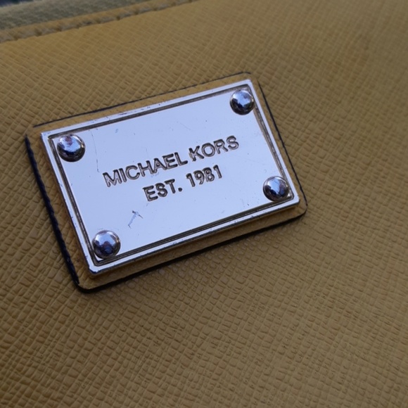 Michael Kors wristlet wallet yellow - Picture 2 of 7